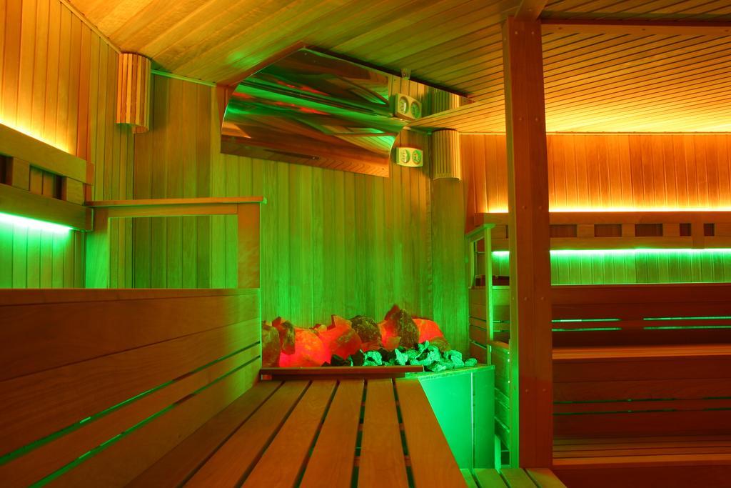 Holiday Beach Budapest Wellness Hotel With Sauna Park Екстериор снимка