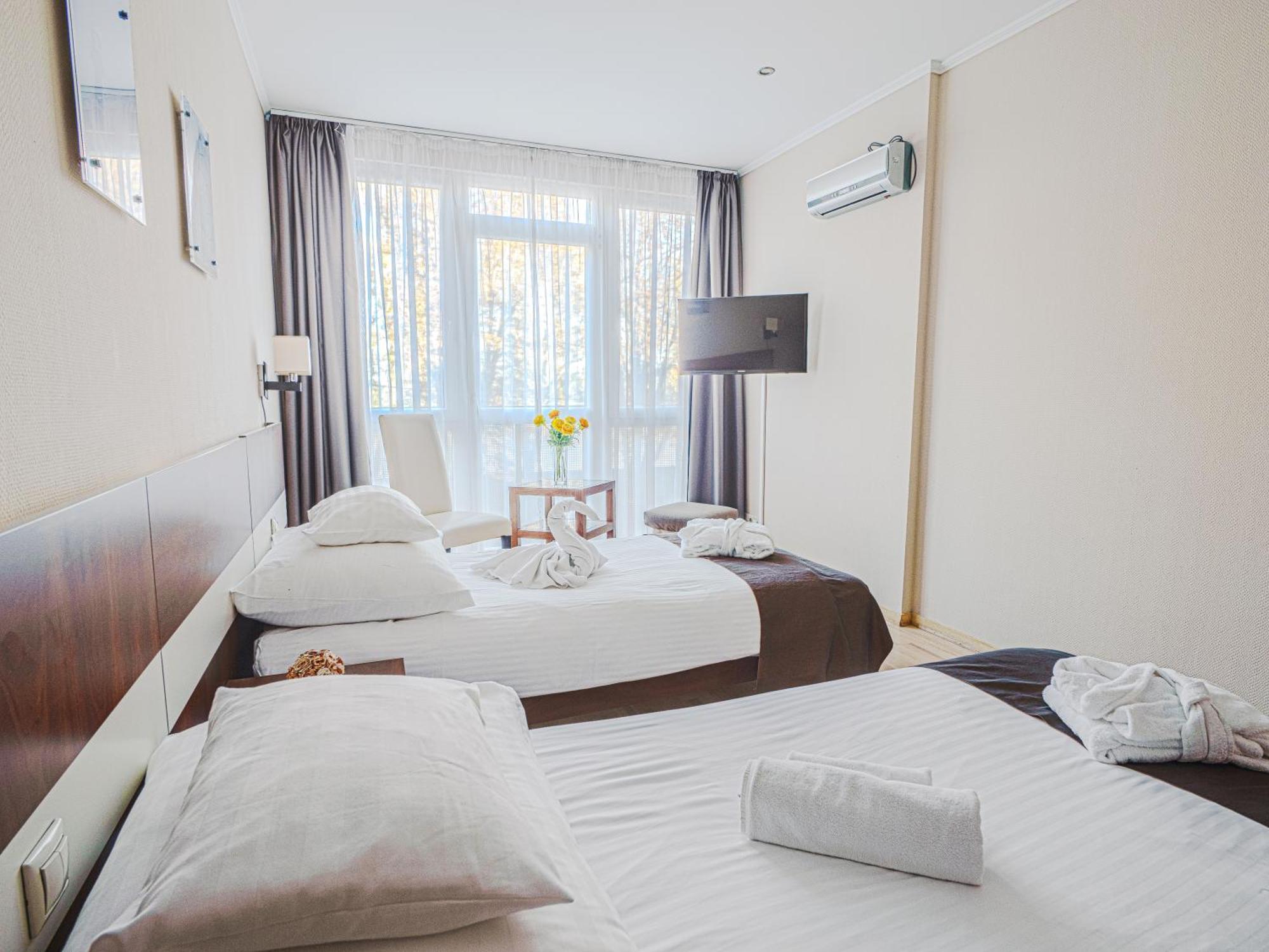 Holiday Beach Budapest Wellness Hotel With Sauna Park Екстериор снимка