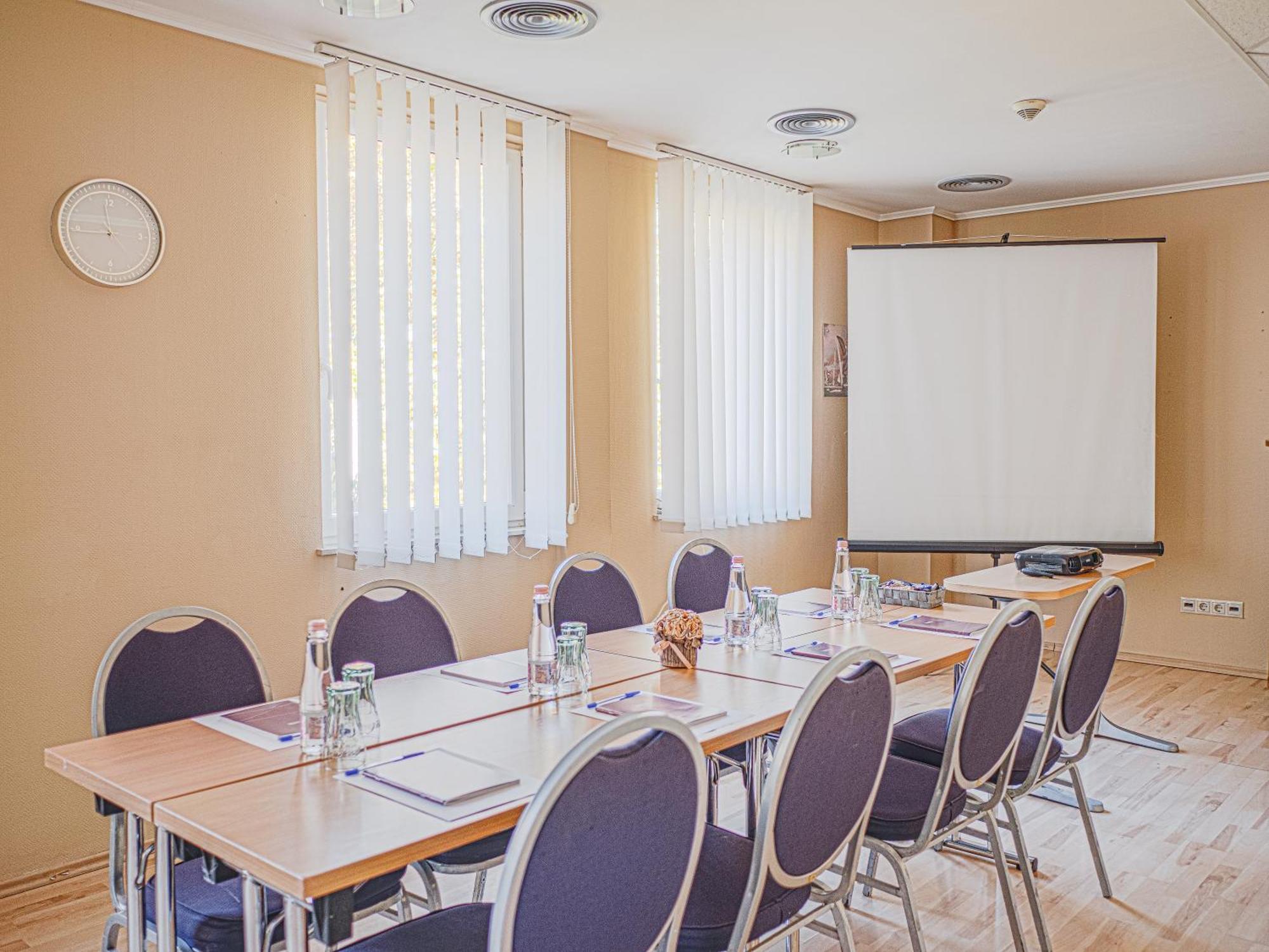 Holiday Beach Budapest Wellness Hotel With Sauna Park Екстериор снимка