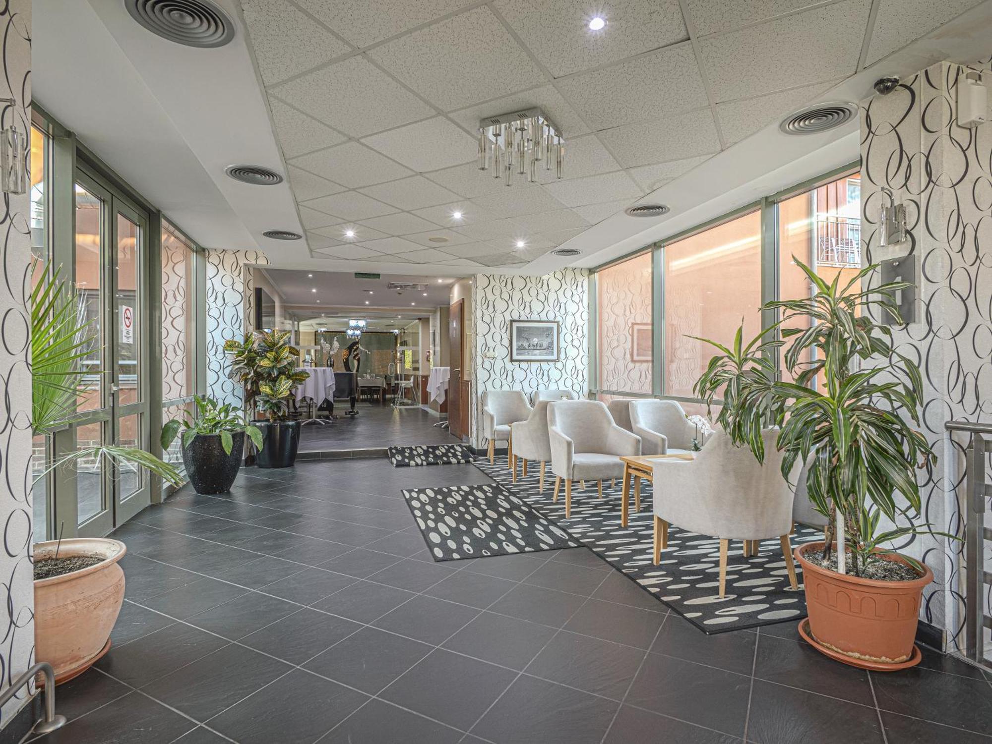 Holiday Beach Budapest Wellness Hotel With Sauna Park Екстериор снимка