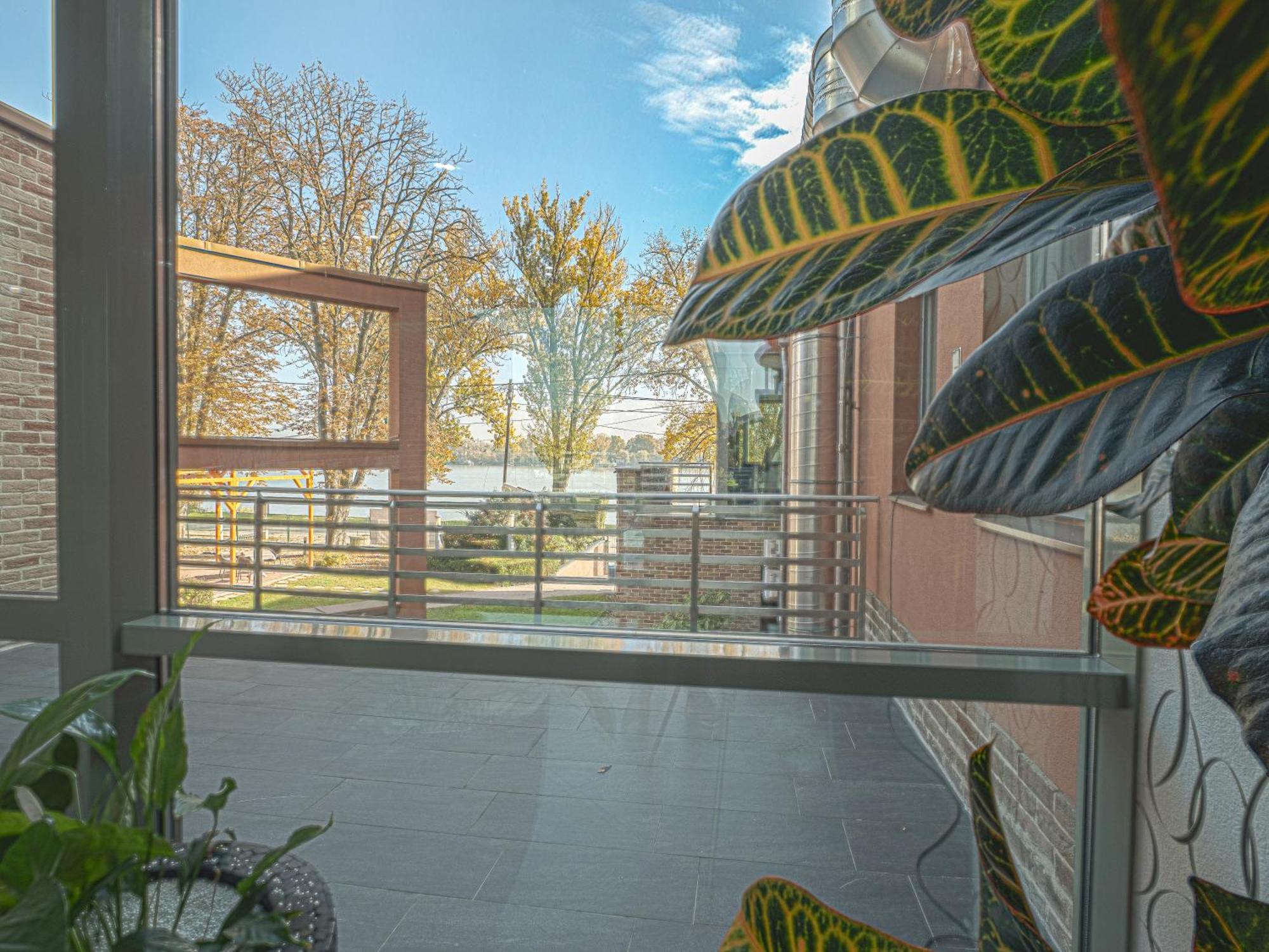 Holiday Beach Budapest Wellness Hotel With Sauna Park Екстериор снимка