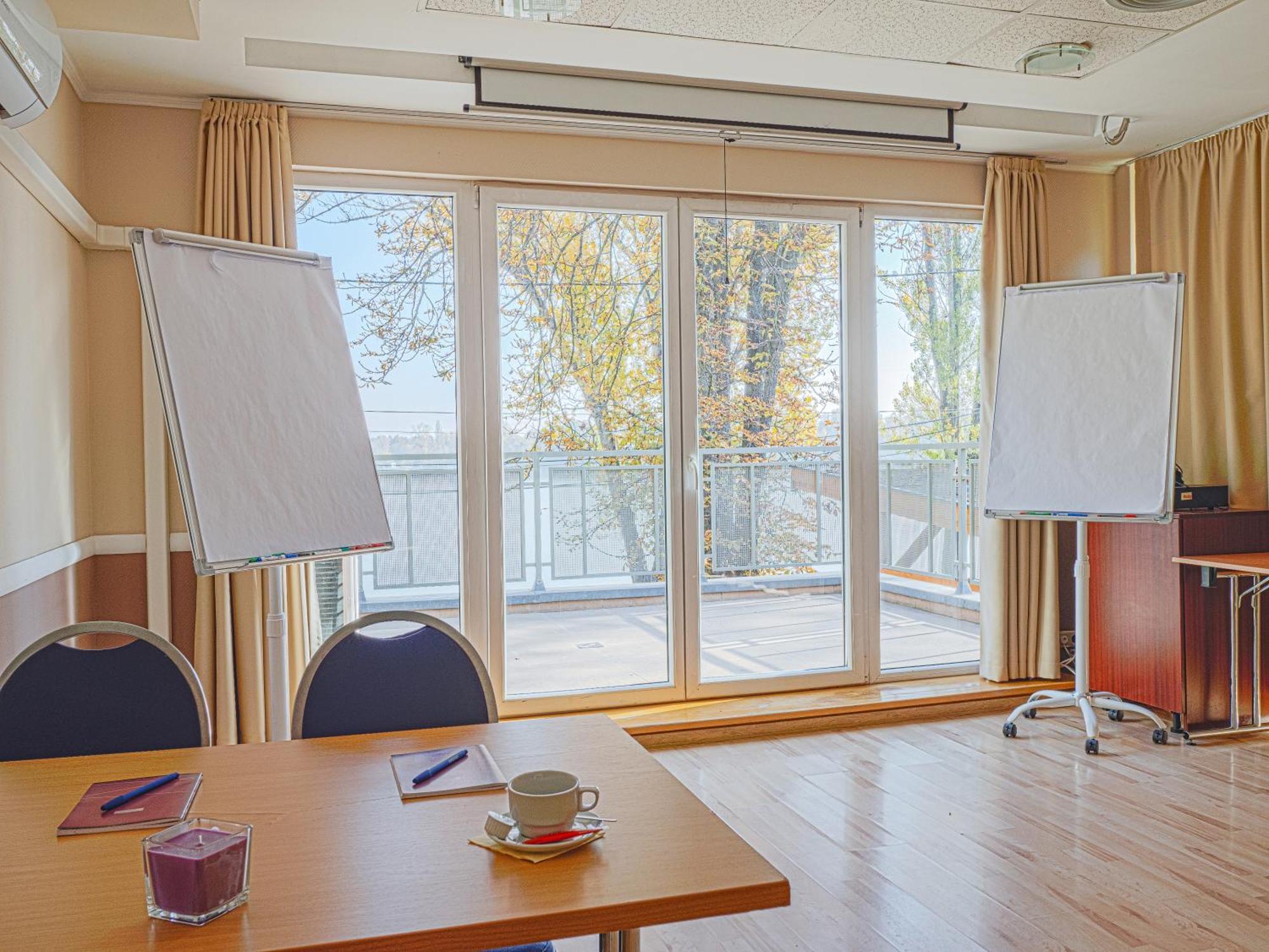 Holiday Beach Budapest Wellness Hotel With Sauna Park Екстериор снимка