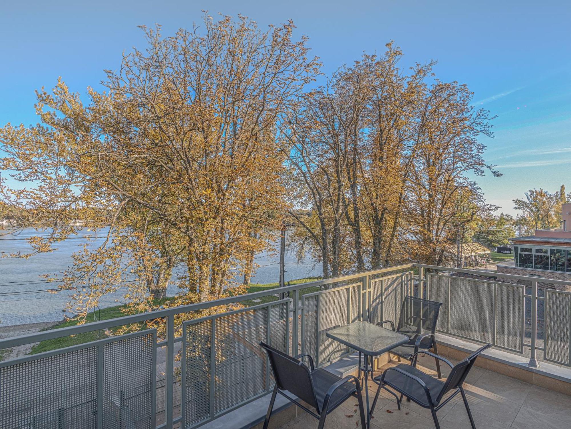 Holiday Beach Budapest Wellness Hotel With Sauna Park Екстериор снимка