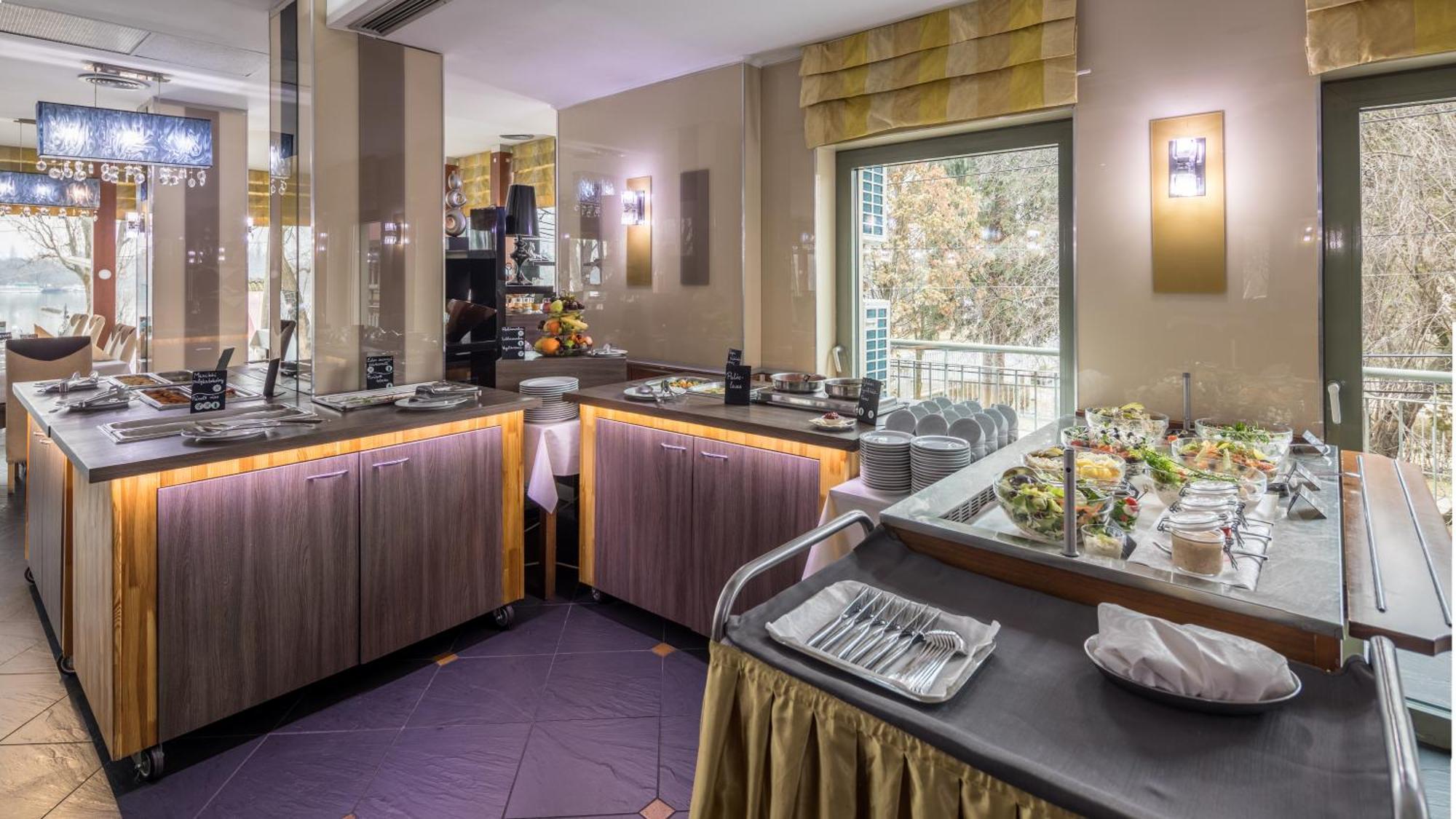Holiday Beach Budapest Wellness Hotel With Sauna Park Екстериор снимка