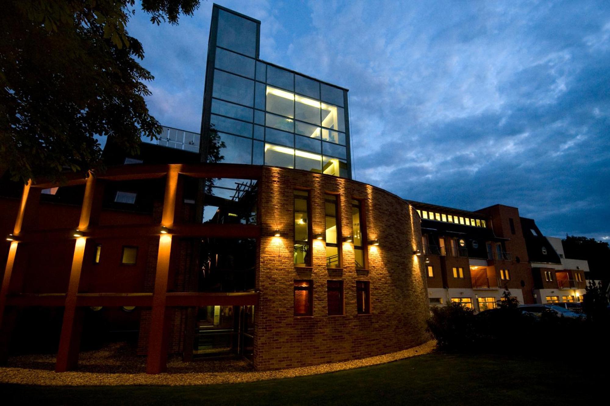 Holiday Beach Budapest Wellness Hotel With Sauna Park Екстериор снимка