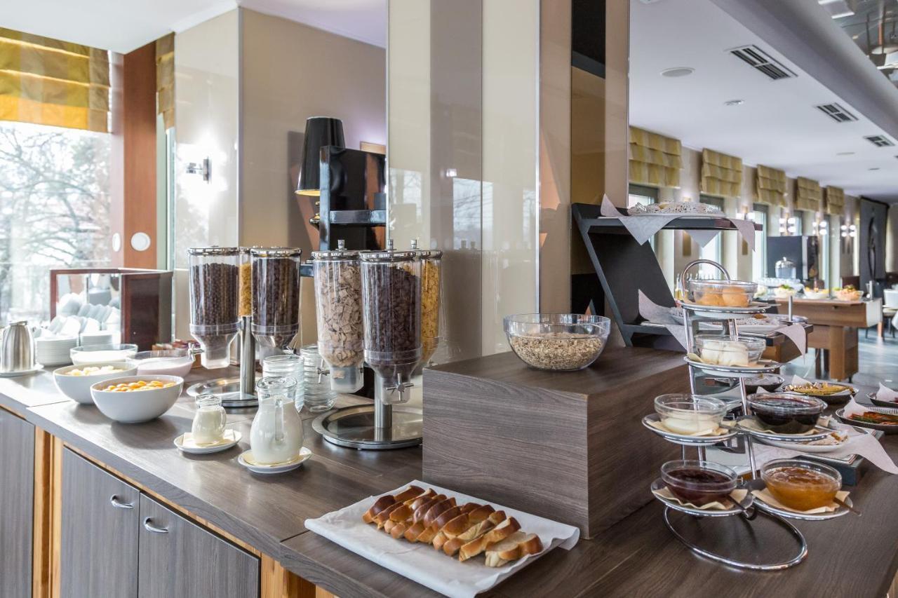 Holiday Beach Budapest Wellness Hotel With Sauna Park Екстериор снимка