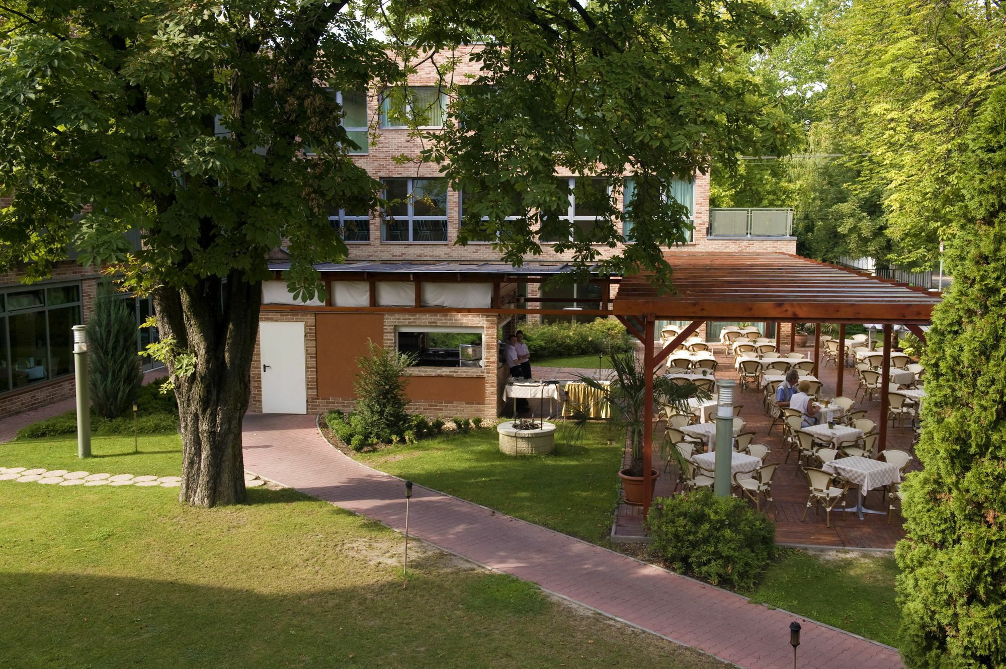 Holiday Beach Budapest Wellness Hotel With Sauna Park Екстериор снимка